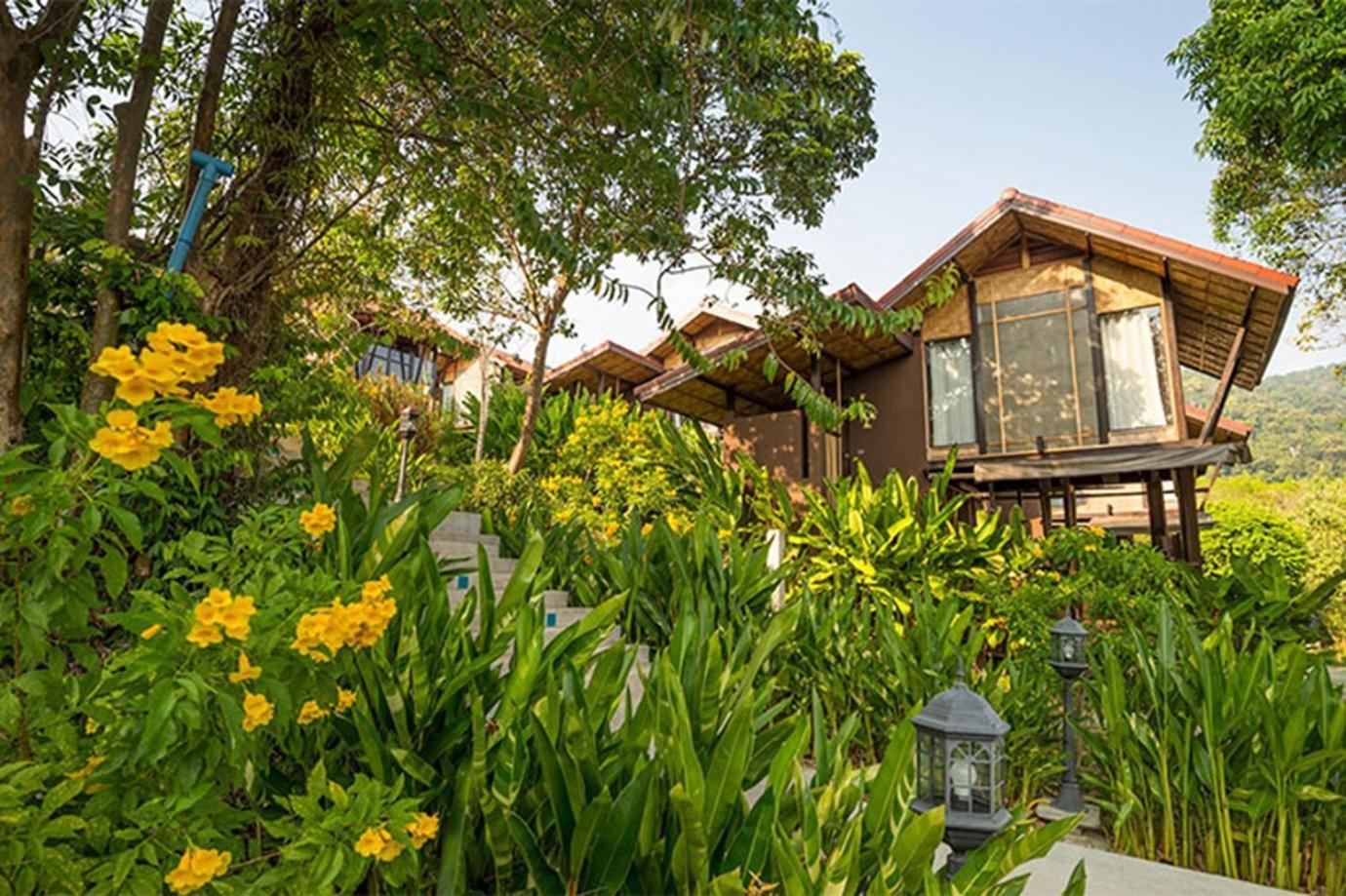 Alama Sea Village Resort - Sha Extra Plus Koh Lanta Bagian luar foto